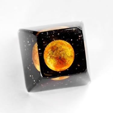 Imagem de Jupiter Planet Artisan Keycap R1 SA Perfil Personalizado Sistema Solar Planetas Teclas 1U ESC Feito à Mão Resina Gaming Galaxy Key Cap Cherry MX Switch Teclado Mecânico Compatível (1U-Keycap-Sun)