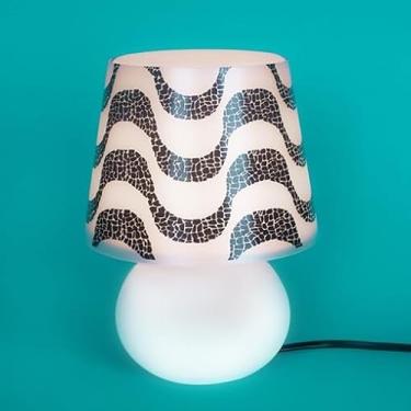 Imagem de Luminária de Mesa Copacabana Fun Light Decorativa Bivolt – Iluminação Suave Inspirada no Rio de Janeiro