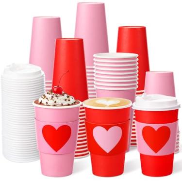 Imagem de Sunnychicc Conjunto de 48 xícaras de café descartáveis para o Dia dos Namorados com tampas e mangas 473 ml, copos de papel vermelho e rosa para bebidas, mangas em formato de coração, para aniversário