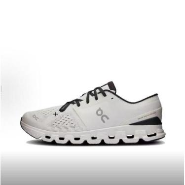 Imagem de Tênis de corrida de treinamento ON Cloud X4 para homens brancos - US 8
