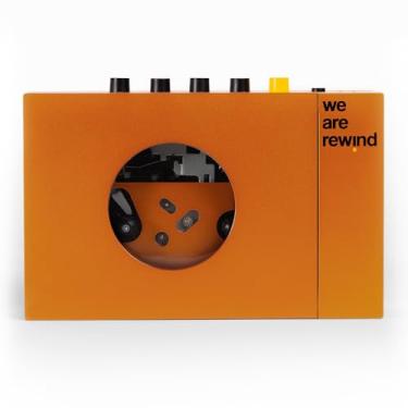 Imagem de We Are Rewind - Toca-Fitas Portátil Gravador De Fita Cassete Com Conexão Bluetooth, Alto-Falante Ou Fones Ouvido, Cabo Áudio 3,5 Mm (Serge, Laranja)