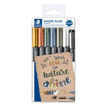 Imagem de STAEDTLER 8321 TB7 - Estojo com 5 marcadores metálicos ponta pincel, inclui 1 caneta pincel branco e 1 caneta Pigment Liner preto. Cores sortidas