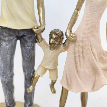 Imagem de Enfeite Estatua Familia Casal 2 Filhos 24X21X6Cm Dourado