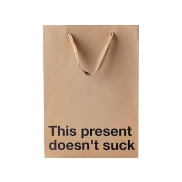 Imagem de Saco de presente engraçado 28 x 20 x 10 cm – Saco de papel Kraft marrom com estampa "This present..." – Embalagem de presente para aniversários, feriados, festas de escritório – embrulho de presente