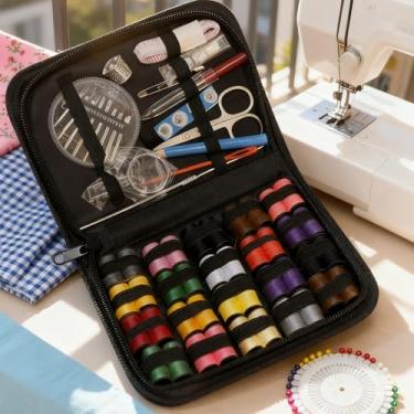 Imagem de Kit de costura 158 peças, meias de Natal para adultos, suprimentos de costura portáteis com 40 fios, agulhas, tesouras | Presente de reparo de emergência para mulheres, adolescentes, iniciantes