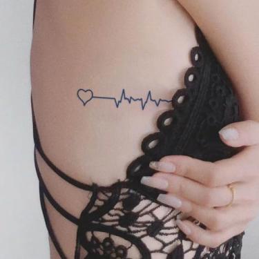 Imagem de Tatuagens minimalistas semi permanentes de suco de ervas, linha minimalista, padrão de coração, coração, dedo não reflexivo, clavícula, braço, pulso, ombro, pescoço, perna, corpo, adesivo de tatuagem