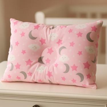 Imagem de Travesseiro Anatômico para Bebê Berço e Carrinho Rosa com Estampa Céu Lua Estrelas Nuvens 27x37cm Fibra Siliconada Hipoalergênica 100% Algodão