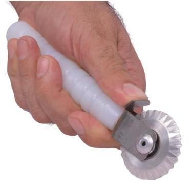 Imagem de Carretilha Para Fechar Massa de Pastel e Fogazza Corta e Fecha Profiss