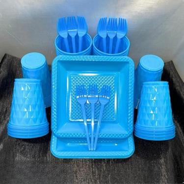 Imagem de Conjunto de luxo descartável para festas de aniversário com 260 peças Pratos quadrados de plástico colorido com efeito perolado Cores doces (Azul Bebe)