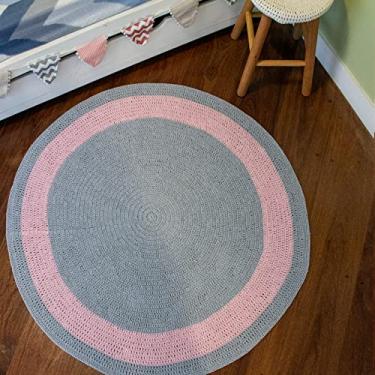 Imagem de Tapete de Crochê para Quarto de Bebê Feito em Barbante Cinza 1,10m de Diâmetro (Detalhe Rosa)