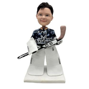 Imagem de Bobblehead de jogador de hóquei no gelo personalizado, estatueta esportiva personalizada, resina pintada à mão. Segurando um taco de hóquei no gelo na mão, em pé com uma postura dominadora