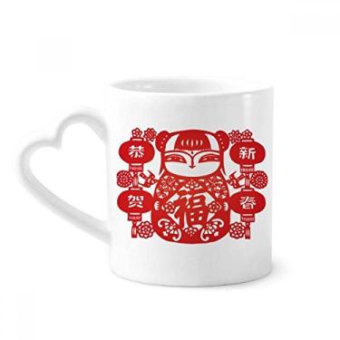 Imagem de Caneca vermelha de cerâmica com corte de flor e caneca de coração de vidro