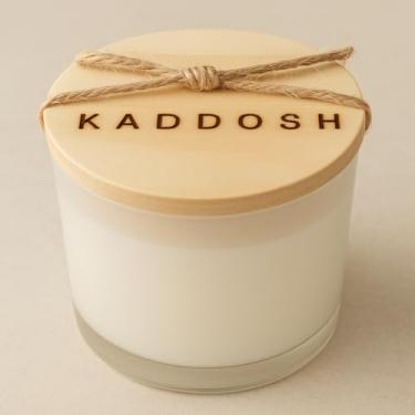 Imagem de Vela Artesanal de Cera de Coco Kaddosh, Ylang Ylang e Canela, 100g, Design Minimalista, longa duraçõa, chama limpa e perfumada.