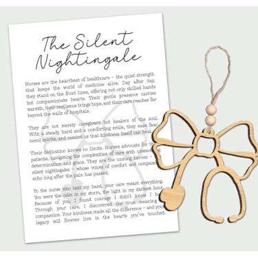 Imagem de Ornamento de enfermeira - Cartão de história do rouxinol silencioso - Design de arco de estetoscópio de madeira - Símbolo de dedicação e cura de compaixão - Tributo sincero aos profissionais