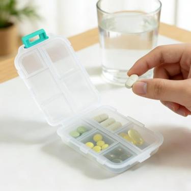 Imagem de Caixa organizadora de comprimidos portátil de camada dupla, estojo compacto de plástico com vários compartimentos para uso diário e em viagens, branco