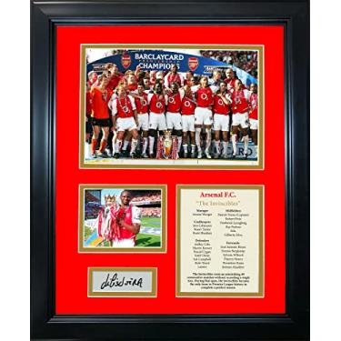 Imagem de HOFSM.COM Hall of Fame Sports Memorabilia Quadro Arsenal F.C. Os Invincibles 2003-04 Premier League Champions Fac-símile Gravação a Laser Assinatura Auto Futebol Futbol 28 x 35.6 cm Colagem de Foto