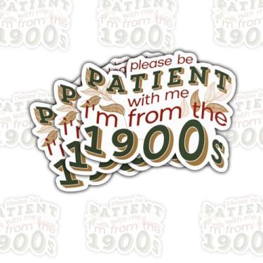 Imagem de 3 peças Please Be Patient with Me I'm from The 1900s adesivo presentes engraçados Be Patient I'm from The 1900s adesivos à prova d'água sarcástico retrô decalque de carro para laptop garrafa de água