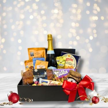 Imagem de Cesta de Natal Harmonia Natalina com Espumante Moscatel, Itens Gourmet, Chocolate Suíço, Biscoitos Importados, Frutas Secas