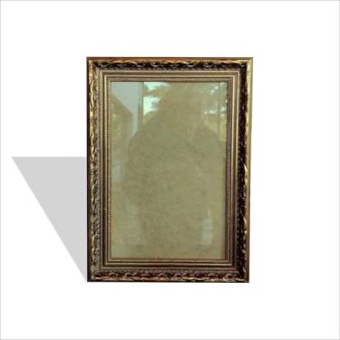 Imagem de Moldura Dourada com Gravação para Quadros com Fundo MDF e Vidro - 4x2,5 Cor:DOURADO;Tamanho:20X30 CM