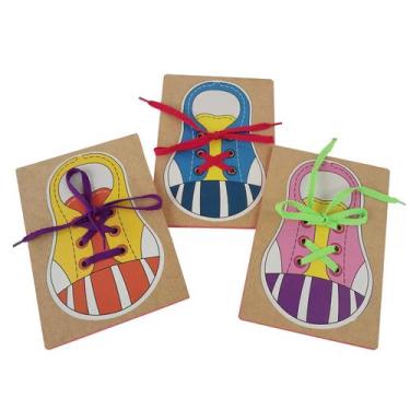 Imagem de Alinhavo amarrando os sapatos brinquedo educativo - BRINQUE E LEIA