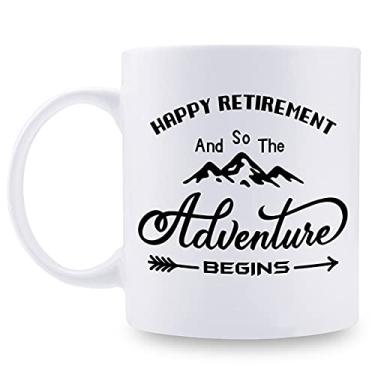 Imagem de aiyaya Presentes de aposentadoria para homens - Caneca Happy Retirement And So The Adventure Begins - Caneca de café de aposentadoria presentes para avô, marido, pai, tio, colegas de trabalho - 325 ml