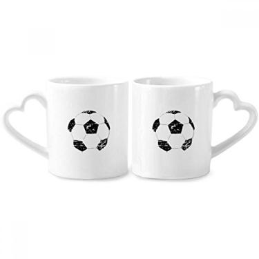 Imagem de Conjunto de canecas de porcelana para casal de futebol preto simples padrão de futebol e coração