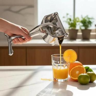 Imagem de Espremedor De Laranja Limão Inox Manual Premium Com Bico - Yeet
