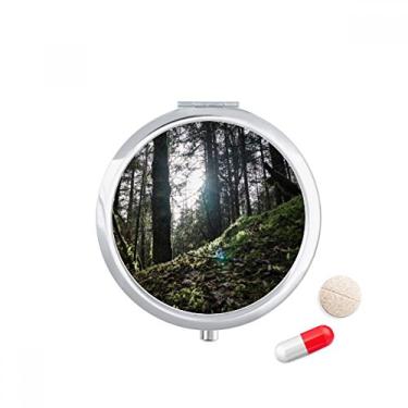 Imagem de Caixa de comprimidos verde escuro com paisagem de ciências e natureza, caixa de armazenamento de medicamentos