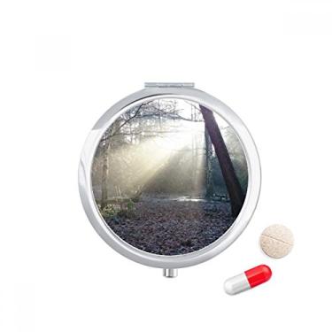 Imagem de Caixa de comprimidos verde escuro com paisagem de ciências e natureza, caixa de armazenamento de medicamentos