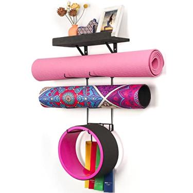 Imagem de Bikoney Suporte de tapete de ioga para parede, para armazenamento de tapete de ioga, acessórios de ginástica em casa com prateleiras flutuantes de madeira e 4 ganchos para pendurar rolo de espuma e faixas de resistência na aula de fitness ou academia em casa, vintage, preto