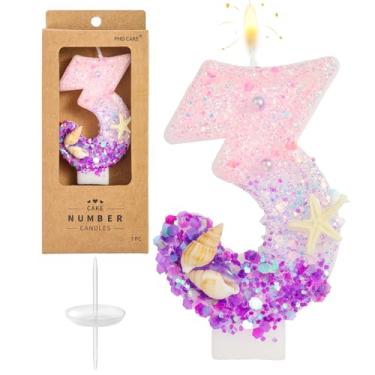 Imagem de PHD CAKE Número 3 velas roxas de aniversário na praia, celebração de festa