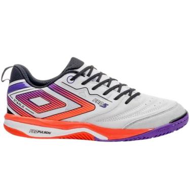 Imagem de Tênis Umbro Futsal Pro 5 Stable Masculino, Branco, Laranja, 40