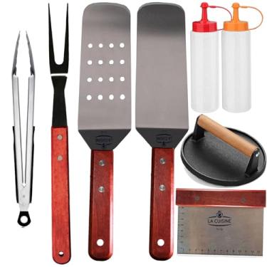 Imagem de Kit de acessórios para churrasco La Cuisine com 8 peças, incluindo espátulas sólidas e perfuradas, garfo, pinça, prensa de carne de ferro fundido, garrafas de espremer condimentos para grelhar Hibachi
