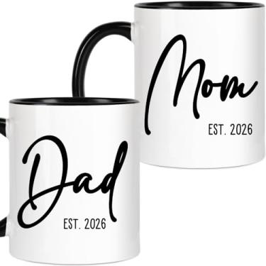 Imagem de Breezy Valley Mamãe e papai canecas Est 2026, presentes para novos pais para casais, xícaras de café para mãe e pai 2026, presentes para pais pela primeira vez, conjunto de canecas de café de 325 ml