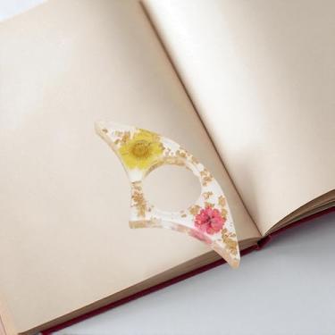 Imagem de Generic 1 marcador de livro para amantes de livros floral triângulo anel de resina colorido 8 x 4 cm