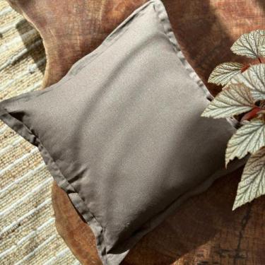 Imagem de Capa de Almofada em Linho com Aba 60x60 Marrom - AMOFADAS