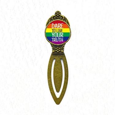 Imagem de Marcador de página Live Your Truth LGBT com bandeira de arco-íris retrô para escritório