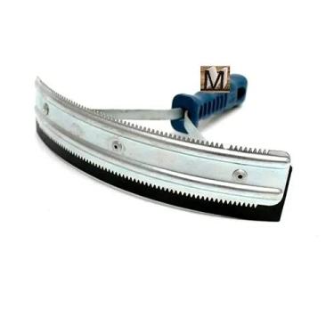 Imagem de Rodo Raspador Para Banho De Cavalo Com Cabo Antiderrapante