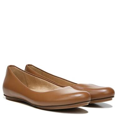 Imagem de Naturalizer Sapatilha feminina Maxwell Slip-On Ballet, Chá inglês, 10 Wide