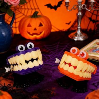 Imagem de 2 peças de brinquedos de corda para crianças, batendo dentes com olhos arregalados, brinquedos engraçados para crianças com meias de Natal