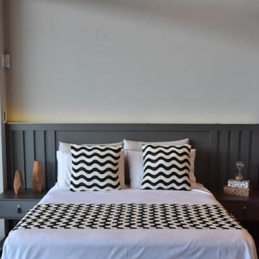 Imagem de Kit Peseira + 2 Capas de Almofada Riviera Tricot 100% Algodão Premium (Azul noite + marfim clássico)