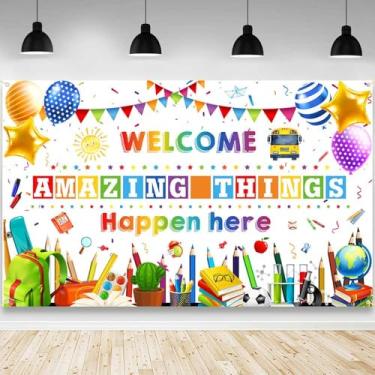Imagem de AIBIIN Welcome Back to School Backdrop Amazing Things Happen Here Fundo fotográfico branco primeiro dia de escola pré-escola jardim de infância decorações de festa foto 179,8 x 110 cm