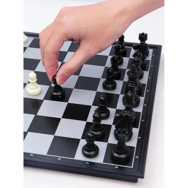 Imagem de Jogo de Xadrez Magnético Profissional Dobrável, Tabuleiro 20x20cm com Peças de Madeira Imantadas, Preto e Branco