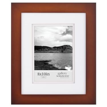 Imagem de Gallery Solutions - Moldura de nogueira plana de 20,3 x 25,4 cm - Suporte retangular de mesa ou parede - para fotos de 12,7 x 17,8 cm - Madeira de nogueira premium com tapete branco duplo - Versátil -