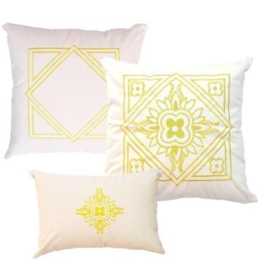 Imagem de Kit 3 Almofadas Bordadas em Veludo Creme - Rubi - Lovely Sonhos
