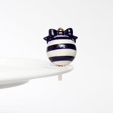 Imagem de Nora Fleming Deck The Halls (ornamento azul e branco) A424 - Decoração de Natal de cerâmica pintada à mão - Minis de inverno para casa e escritório