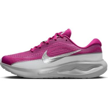 Imagem de Nike Tênis de corrida feminino Journey Run PRM (FZ3090-500, Fúcsia quente/cinza lobo/prata metálico), Fúcsia quente/cinza lobo/prata metálico, 34