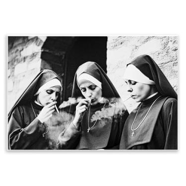 Imagem de Stupell Industries Arte de placa de parede Smoking Nuns Rebellion, design por Decent Exposures, 13 x 19