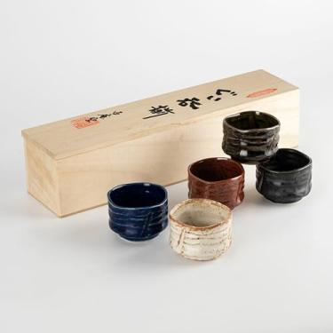 Imagem de TAKEMI Conjunto de copos de saquê japonês, 5 copos de cerâmica Guinomi Mino Ware com caixa de madeira, cerâmica tradicional para lanches de chá de saquê, feito à mão no Japão (conjunto de saquê