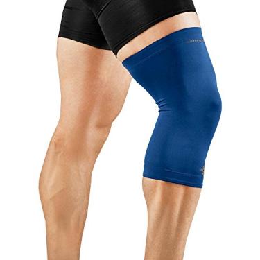 Imagem de Tommie Copper Men's Recovery Refresh Knee Sleeve